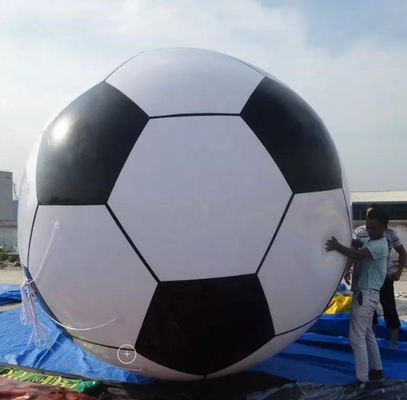 Le football forment le ballon gonflable de publicité géant d'hélium avec la pleine impression